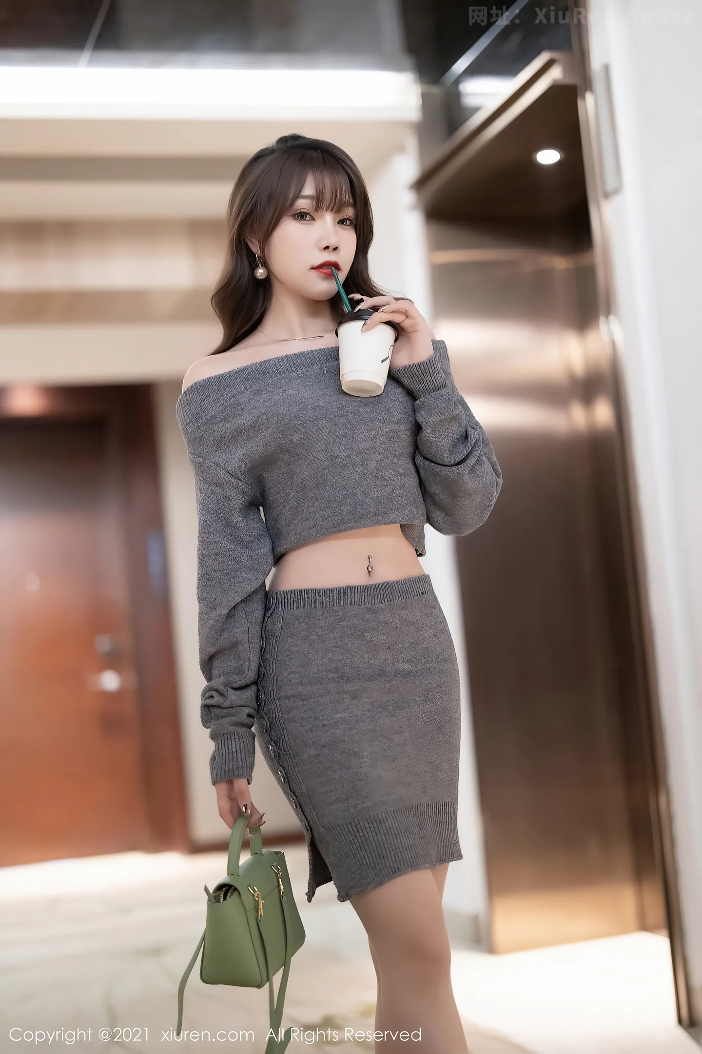 图片[3]-[XiuRen秀人网]VOL.4239 女神芝芝Booty私房针织衣套装配肉丝裤袜半脱秀翘臀诱惑写真90P-秀人网官方网站